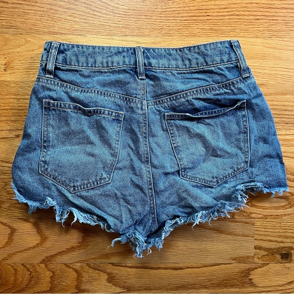 Tgla distressed jean shorts size 26 - Picture 2 of 4